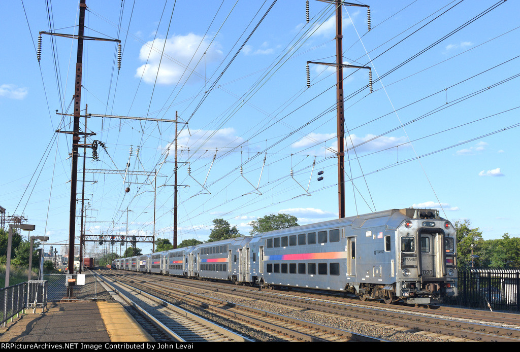 Multilevel Cab Car # 7020 trailing on the eastbound NJT train 